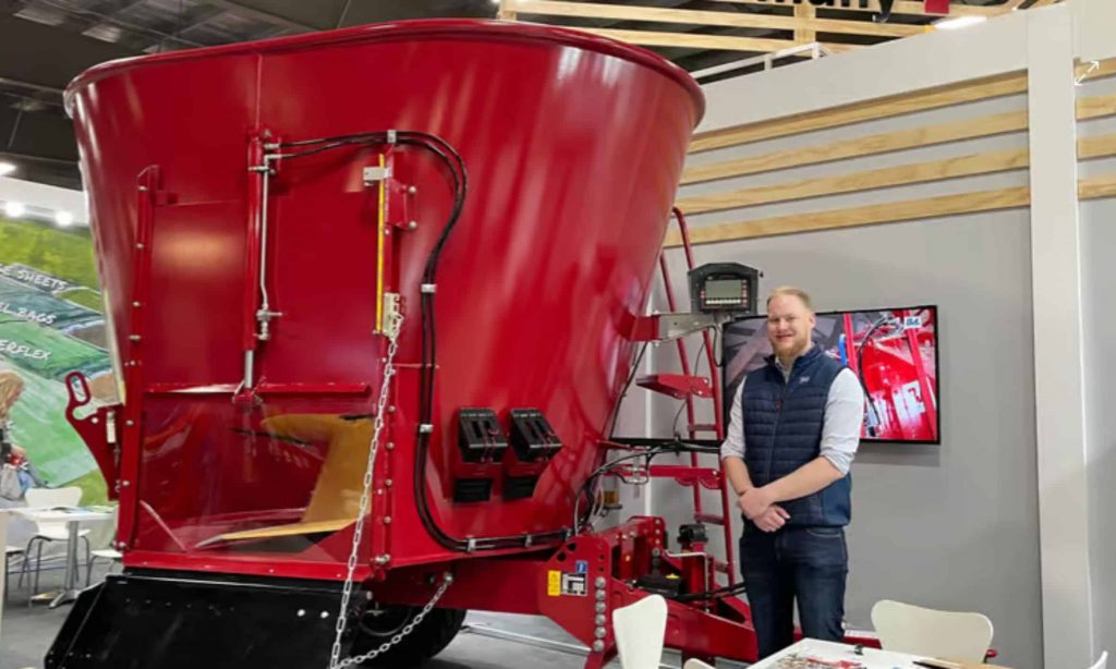 German feed mixer maker sets sights on Canadian dairies