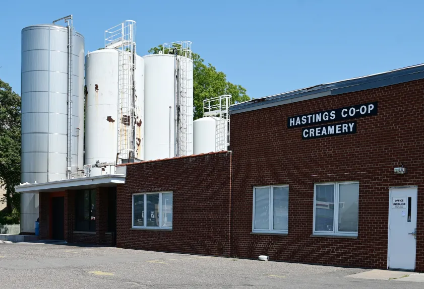 Minnesota, Wisconsin dairy farmers forced to pivot after closing of Hastings Creamery