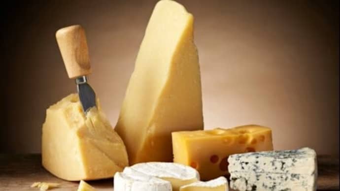 Eating cheese could prevent brain disorder, lower dementia risk