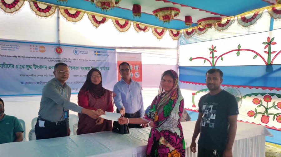 FAO distributes dairy equipment to small dairy farmers group in Dhaka