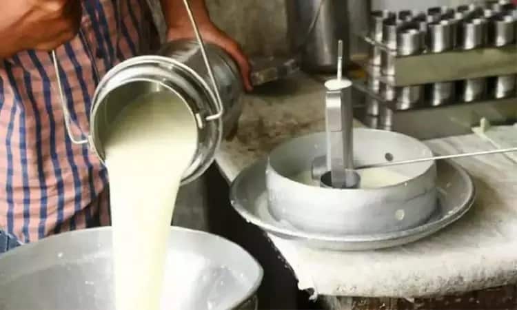 Perambalur milk producers block road demanding hike in procurement price